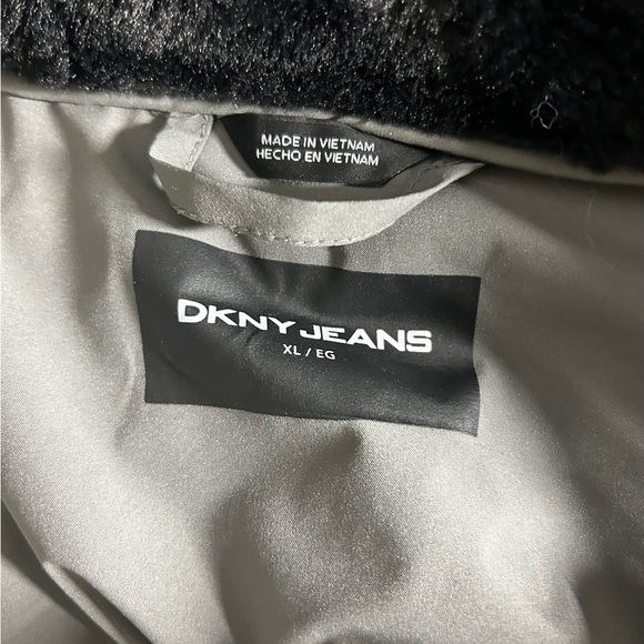 Women’s DKNY Gray Hooded Puffer Coat Thumbhole Cuffs Size XL Ski Winter Cozy - Picture 7 of 16